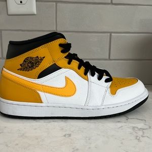 Jordan 1 Mid University Gold 10.5